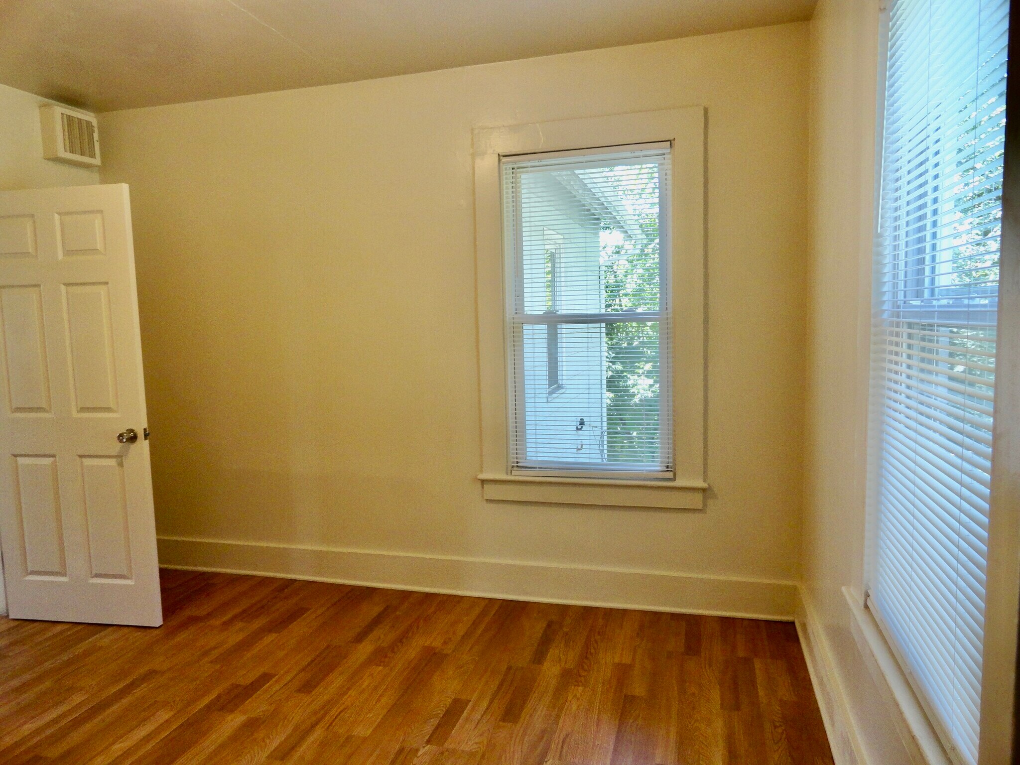 Building Photo - 68 Ingraham St
