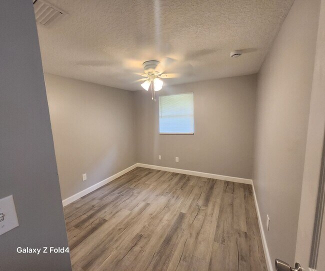 Building Photo - 12319