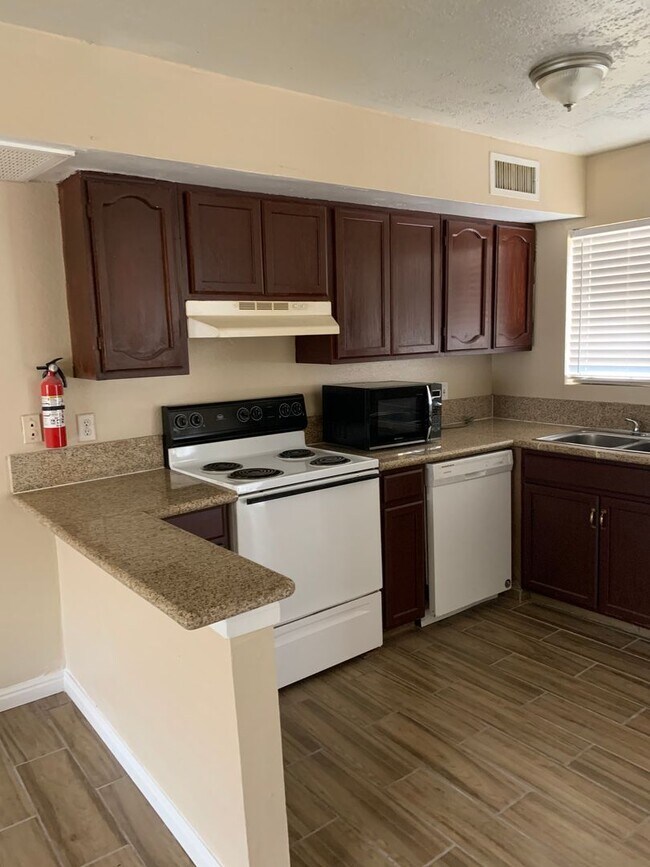 Building Photo - 5148 Greene Ln