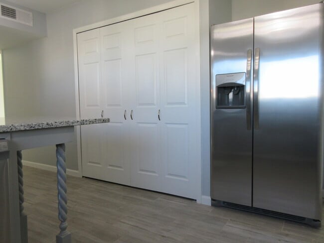 Building Photo - 3302 Zircon Dr