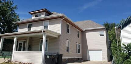 Building Photo - Upper Level 1 Bedroom, 1 Bathroom Apartmen...