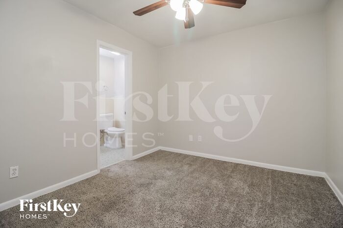 Building Photo - 1275 W Wellington Dr