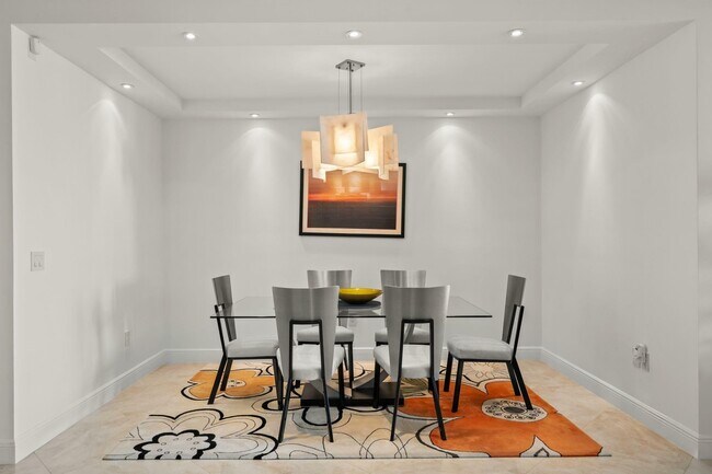 Building Photo - 101 S Fort Lauderdale Beach Blvd