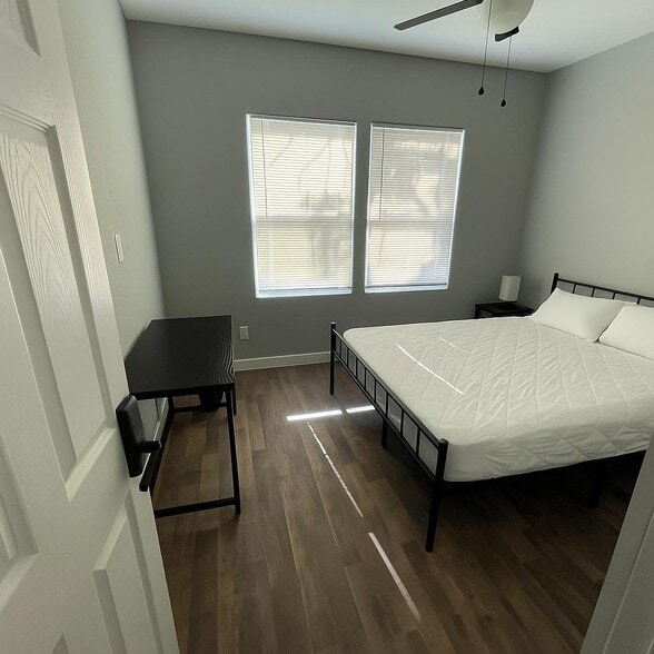 Building Photo - 427 E Southcross Blvd