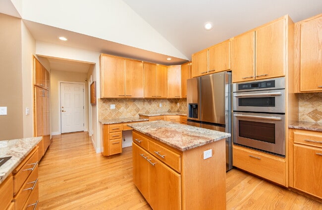 Building Photo - Beautiful Custom Home Overlooking Sequim Bay