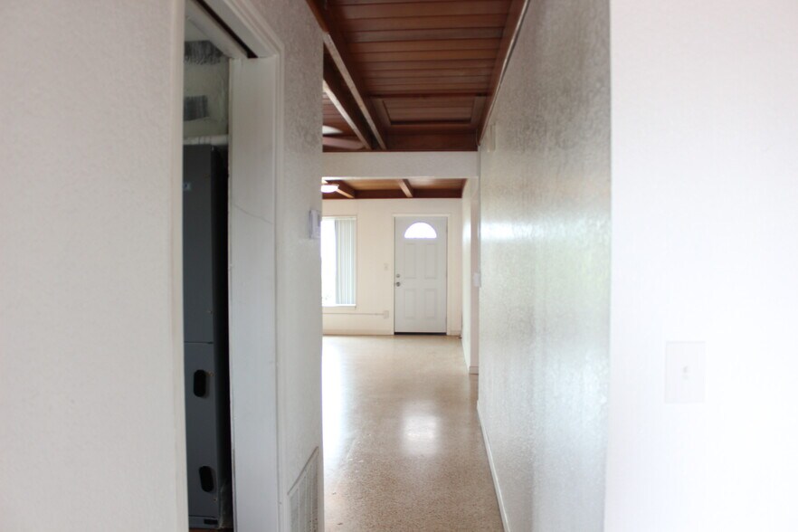 Building Photo - 1215 N Atlantic Ave