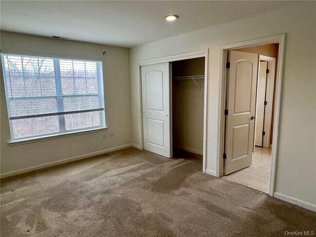 Building Photo - 95 Meadow View Dr