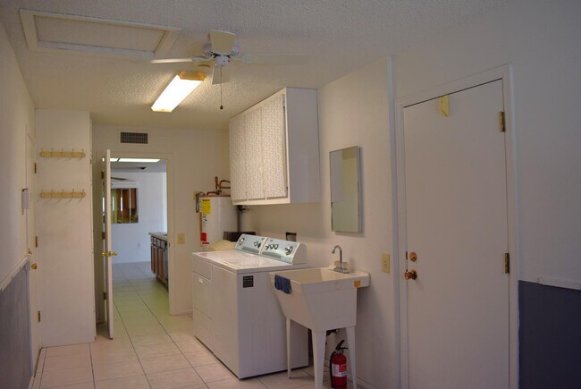 Building Photo - 12411 W Foxfire Dr