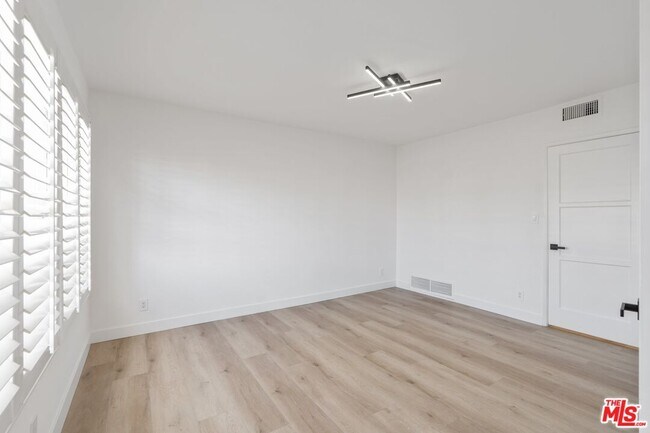 Building Photo - 15974 Tobin Way