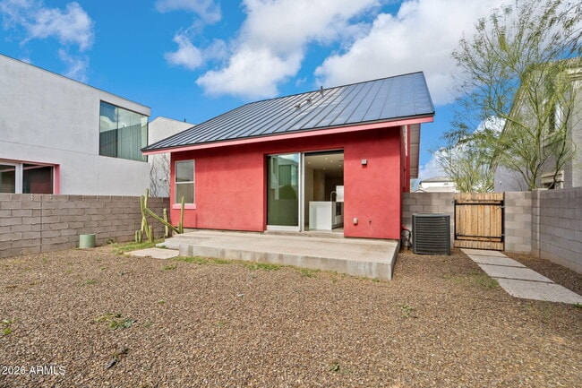 Building Photo - 1337 E Polk St