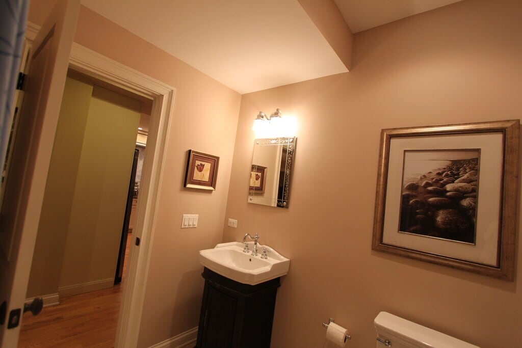 Building Photo - 2033 W Jarvis Ave