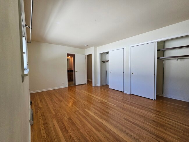 Building Photo - 9924 N Crawford Ave
