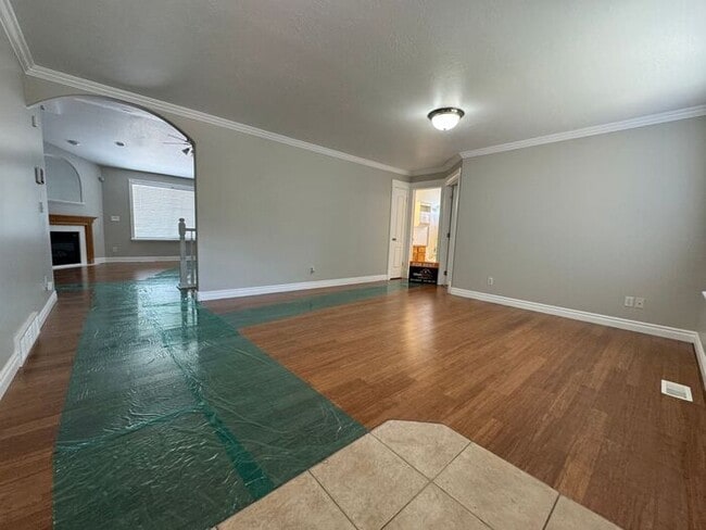 Building Photo - 5 bdrm 3 bth Home 2 Car Garage- Solar Panels! Coming Soon!