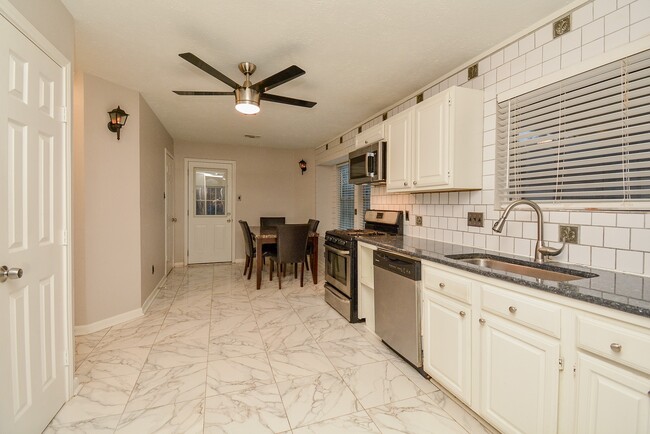 Building Photo - 22906 Indian Ridge Dr