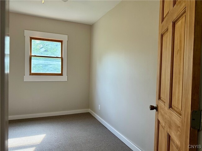 Building Photo - 37 White St