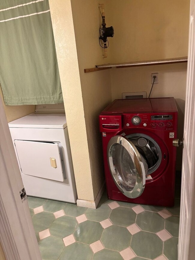 Building Photo - Charming 2BR Condo in Clearwater