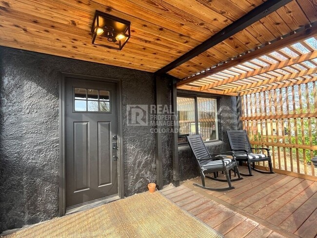 Building Photo - 108 Walnut St