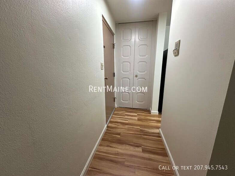 Building Photo - 33 Longrale Park