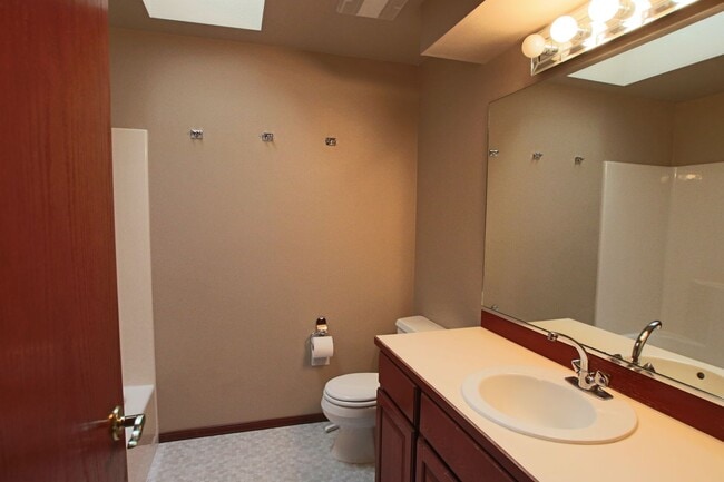 Building Photo - Beautiful 4BR/3BA Home in Steilacoom – Minutes to JBLM