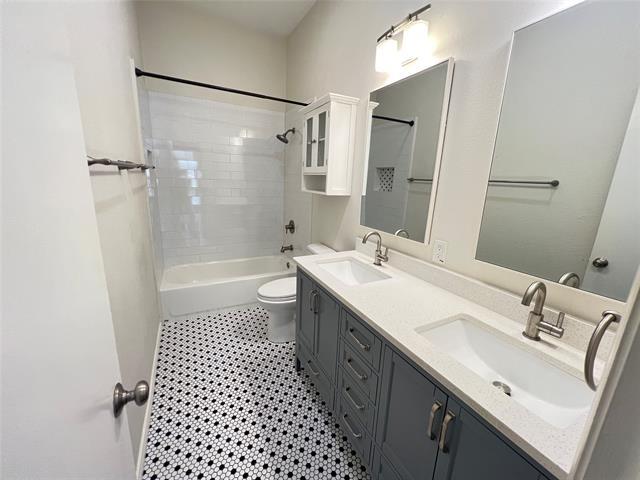 Building Photo - 10432 High Hollows Dr
