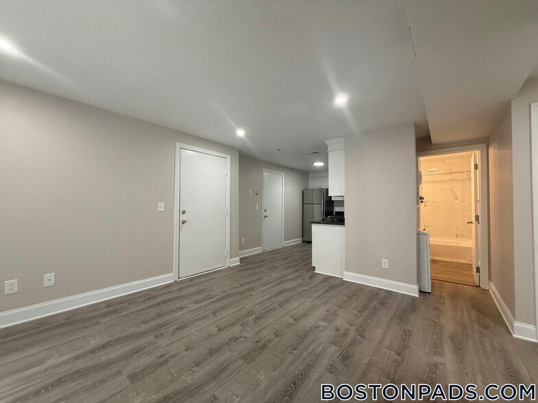 Building Photo - 27 Kenmar Dr