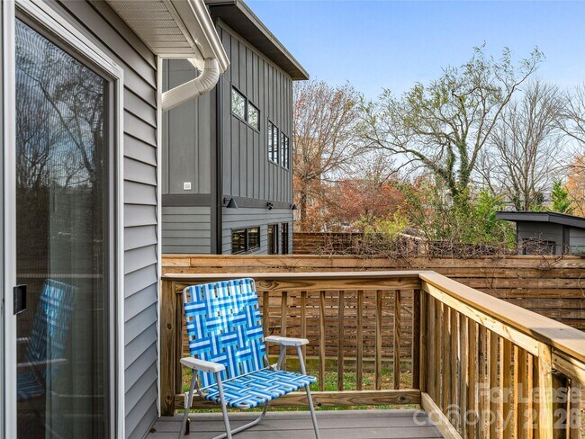 Building Photo - 14 Hildebrand St