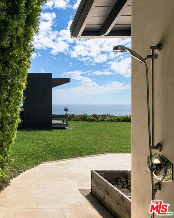 Building Photo - 29020 Cliffside Dr