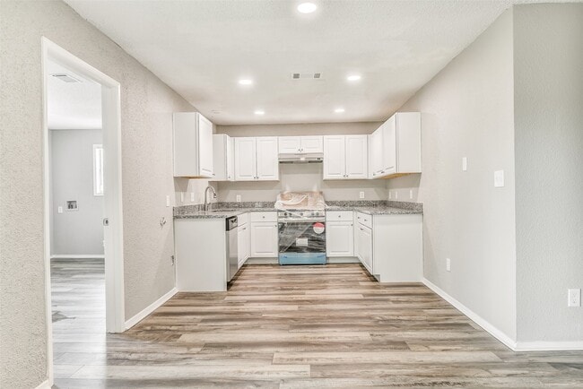 Building Photo - 405 Cherry St