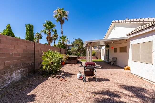 Building Photo - IMMACULATE & IMMEDIATE OCCUPANCY 3BEDROOM GREEN VALLEY BEAUTY!