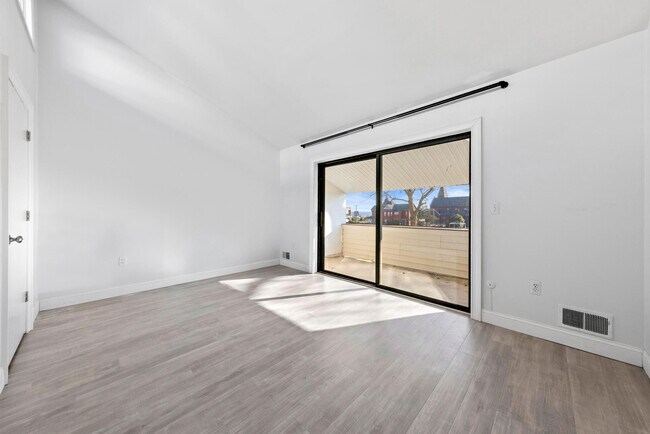Building Photo - 764 Ocean Ave N