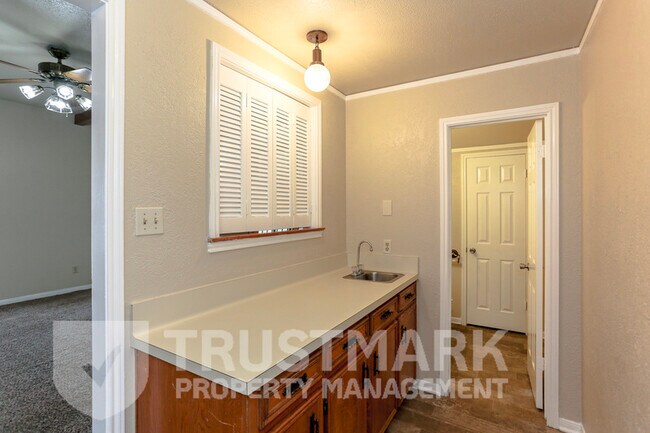 Building Photo - 1905 Elk Trail