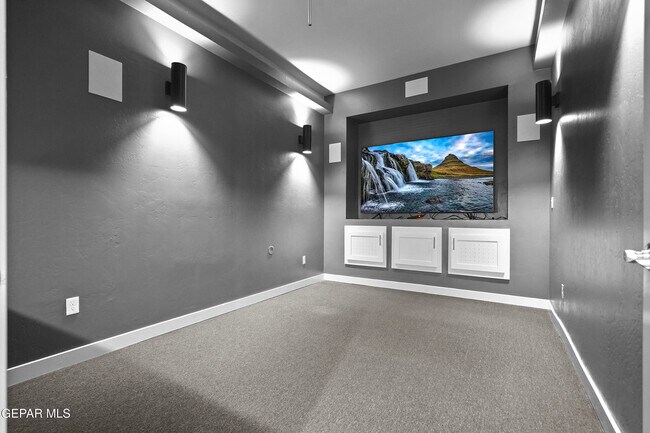 Building Photo - 2801 Tierra Garden Dr