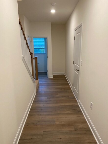 Building Photo - 488 Channel Drop Dr