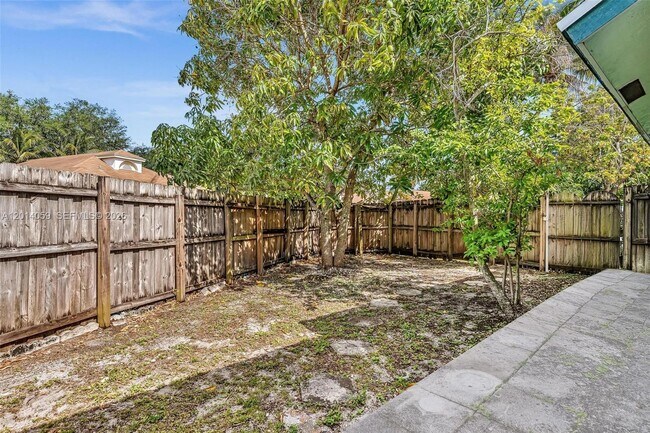 Building Photo - 1308 E Glen Oak Rd