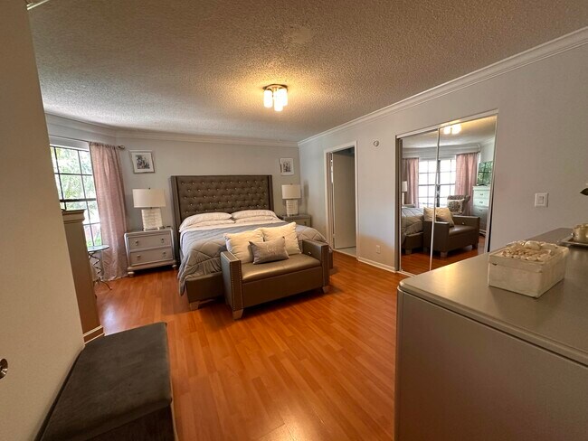 Building Photo - 1728 Shoreside Cir
