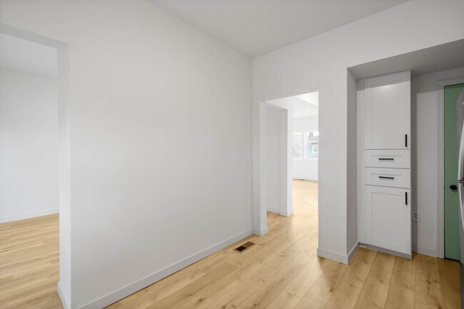 Building Photo - READY FOR MOVE IN! STUNNING 4-bedroom in Greenfield!