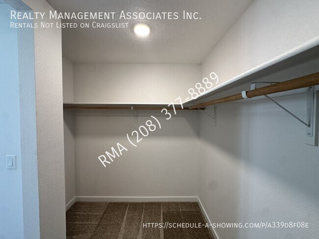 Building Photo - 3794 E Berwick Dr