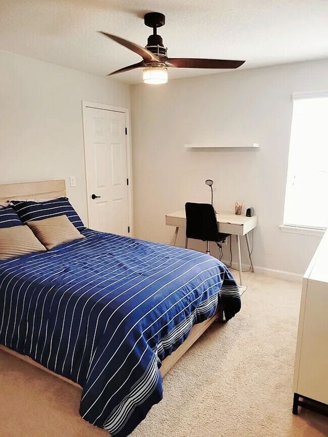 Building Photo - Spacious 4-Bedroom Home in Amelia Walk wit...