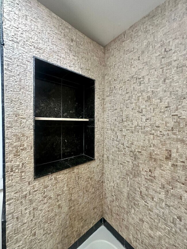 Building Photo - 505 Ingleside Dr