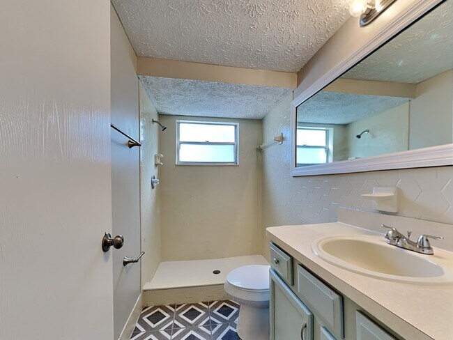 Building Photo - 7431 San Moritz Dr