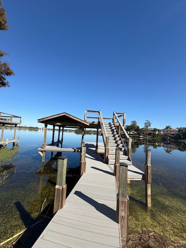 Building Photo - Quiet secluded lakefront  3 bed 2 bath pro...