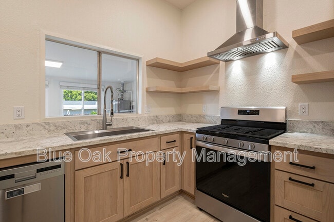 Building Photo - 1702 Laburnum Ave
