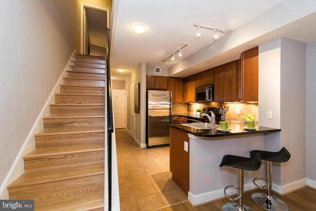 Building Photo - 616 E Street NW Unit 246