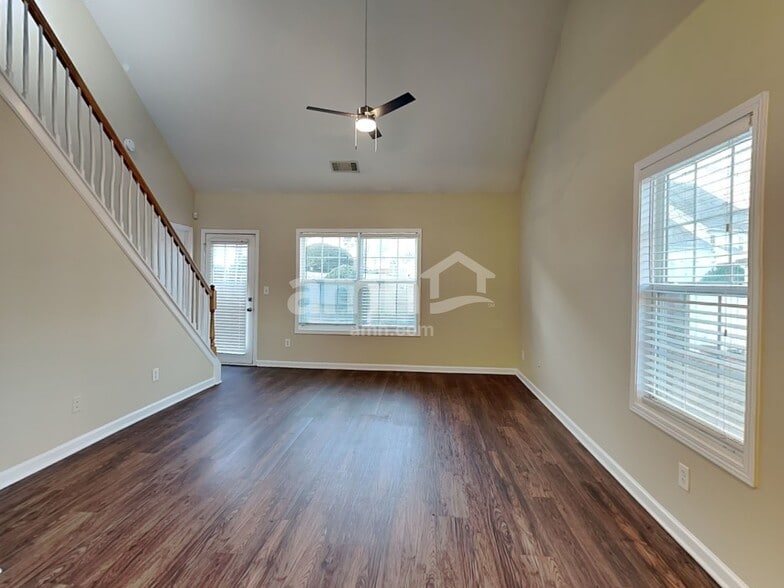 Building Photo - 2341 Suwanee Pointe Dr