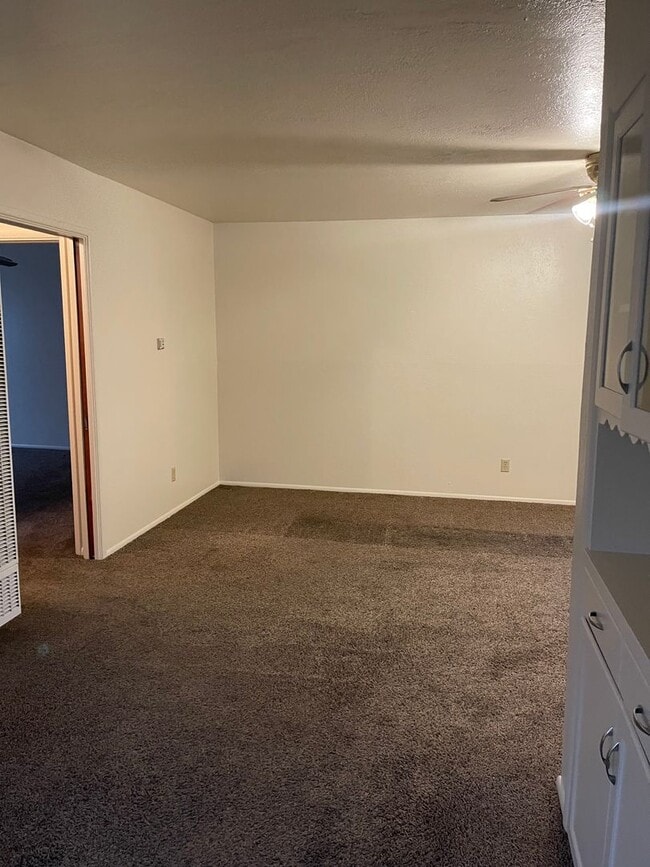 Building Photo - Charming 2-Bedroom Home