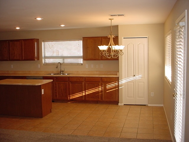 Building Photo - Super clean Rancho El Dorado jewel with new carpet and fresh paint.