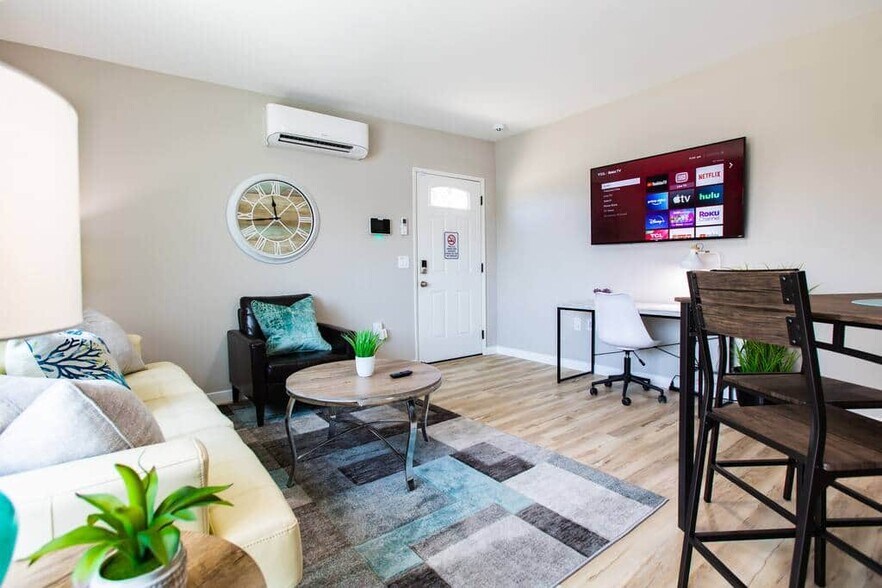 Building Photo - 7880 Laurelridge Rd