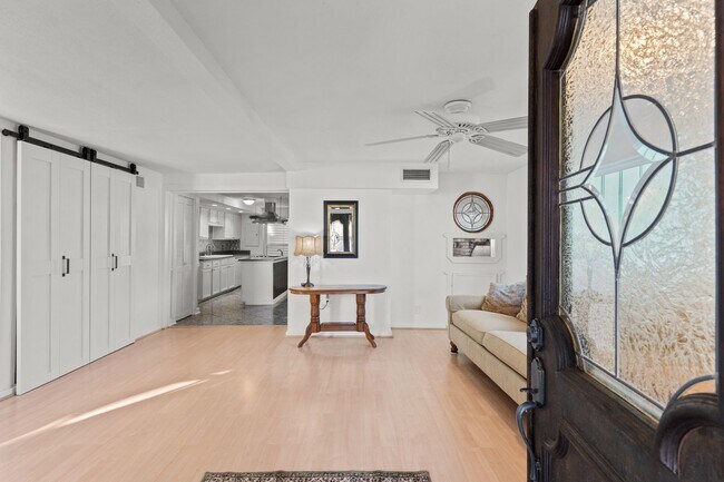 Building Photo - 611 Church St