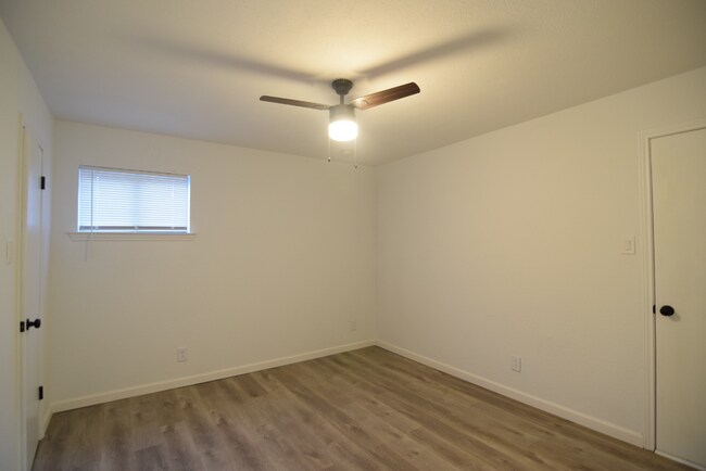 Building Photo - 820 Cedar Ridge Dr