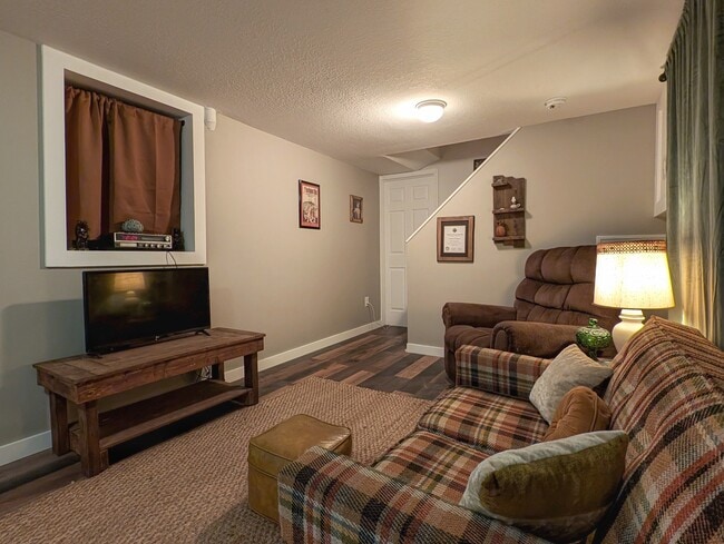 Building Photo - 317 Balsam Dr